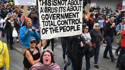 Des manifestants anti-confinement à Melbourne (Australie), le 18 septembre 2021. (WILLIAM WEST / AFP)