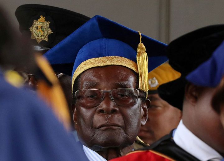 Robert Mugabe (alors président du Zimbabwe) à l'université de Harare, capitale du pays, le 17 novembre 2017. (REUTERS/Philimon Bulawayo)