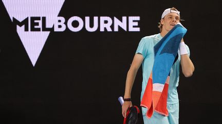 La prodige canadien, Denis Shapovalov, à l'Open d'Australie le 8 février 2021. (DAVID GRAY / AFP)