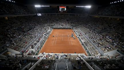 Le court Philippe-Chatrier de Roland-Garros, le 11 juin 2021 à Paris. (JEAN CATUFFE / AFP)