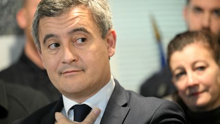 Le ministre de l'Intérieur, Gérald Darmanin, au commissariat d'Ermont-Eaubonne (Val-d'Oise), le 10 janvier 2024. (BERTRAND GUAY / AFP)