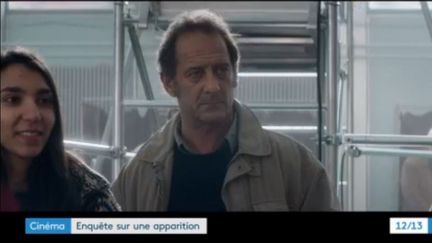 Dans L'Apparition, Vincent Lindon joue le rôle d'un journaliste enquêtant sur&nbsp;les visions d'une jeune fille.&nbsp; (FRANCE 3)