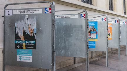 Des panneaux électoraux, dans le 20e arrondissement de Paris, lors de la campagne des élections européennes de 2019. (AMAURY CORNU / HANS LUCAS / AFP)