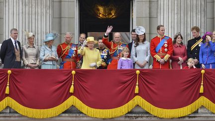 La famille royale britannique au balcon du palais de Buckingham, le 16 juin 2012. (TOBY MELVILLE / REUTERS)