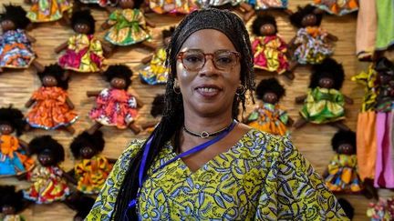 La couturière Mare Abibou, lors de la cérémonie d'ouverture du Salon international des arts et de l'artisanat (SIAO) à Ouagadougou, le 26 octobre 2018. (ISSOUF SANOGO / AFP)