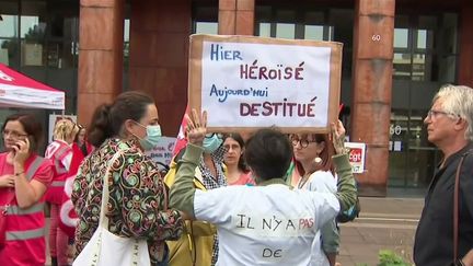 Covid-19 : les soignants qui refusent l'obligation vaccinale se mobilisent&nbsp; (FRANCE 2)