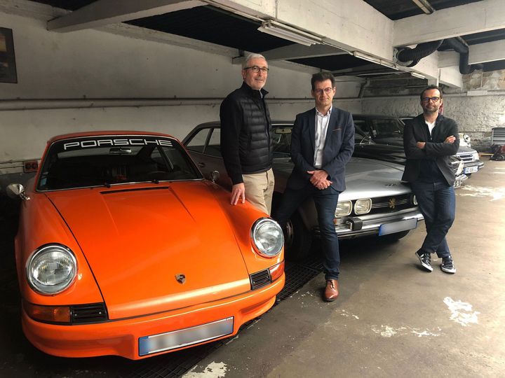 Amaury La Fonta, Olivier Marchegay et Arnaud Pigounidès de l'entreprise REV Mobilities, à Paris, le 30 mars 2022. (PAULINE PENNANEC'H / RADIO FRANCE)