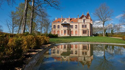 La villa Perrusson a été construite sur une parcelle enclavée entre l’usine de production Perrusson et la voie ferrée qui relie Chagny et Le Creusot Montceau. Elle est inscrite à l’inventaire supplémentaire des Monuments historiques. (CUCM / DANIEL BUSSEUIL / SERVICE ECOMUSEE)