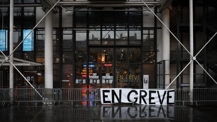 Le Centre Pompidou, musée d'art moderne de Paris, en grève le 16 novembre 2023. (ALAIN JOCARD / AFP)