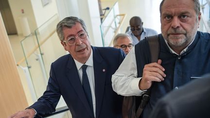 Patrick Balkany et Eric Dupond-Moretti, le 19 juin 2019, au TGI de Paris. (ERIC FEFERBERG / AFP)