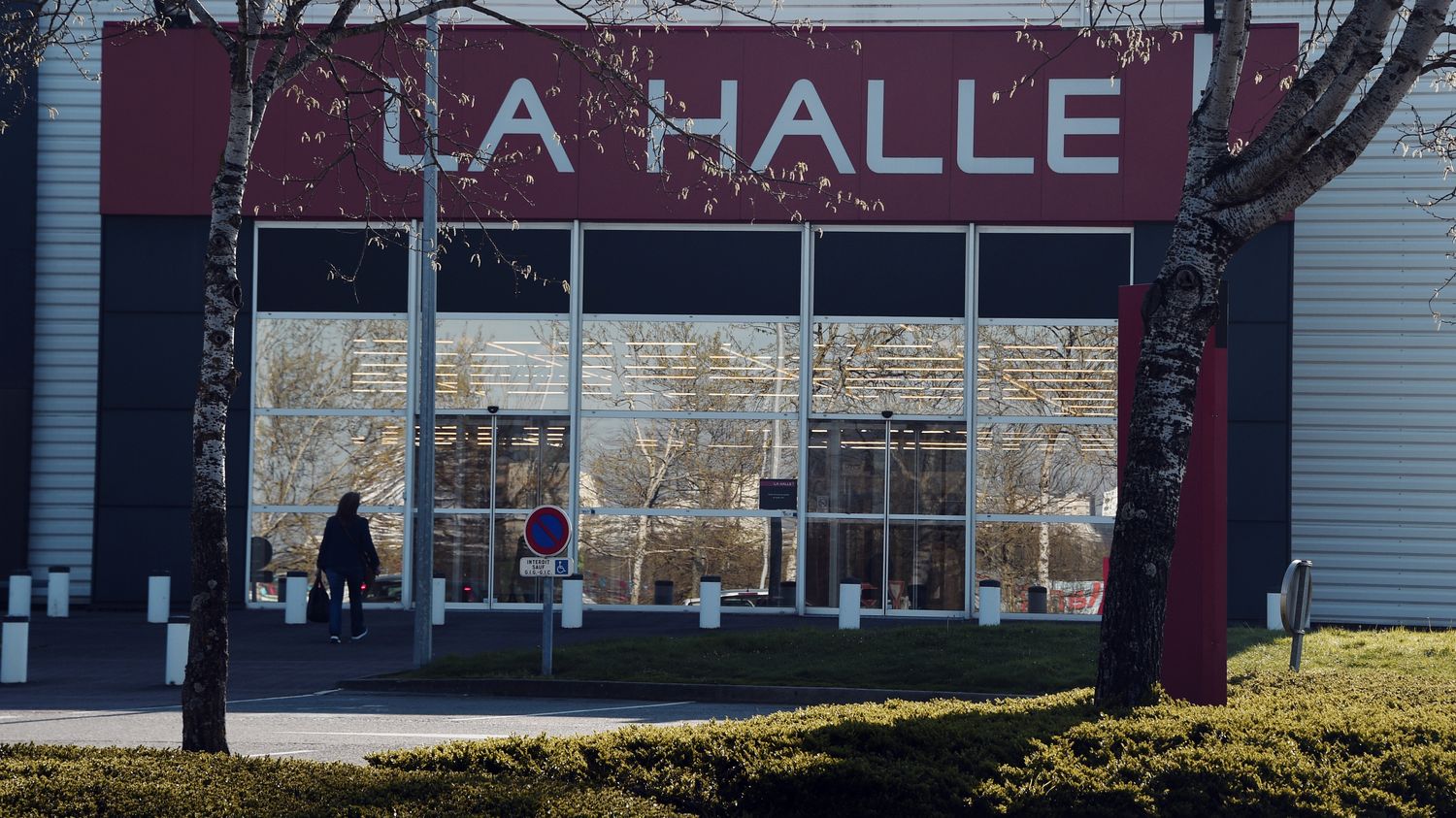 La halle discount aux vetements rachat