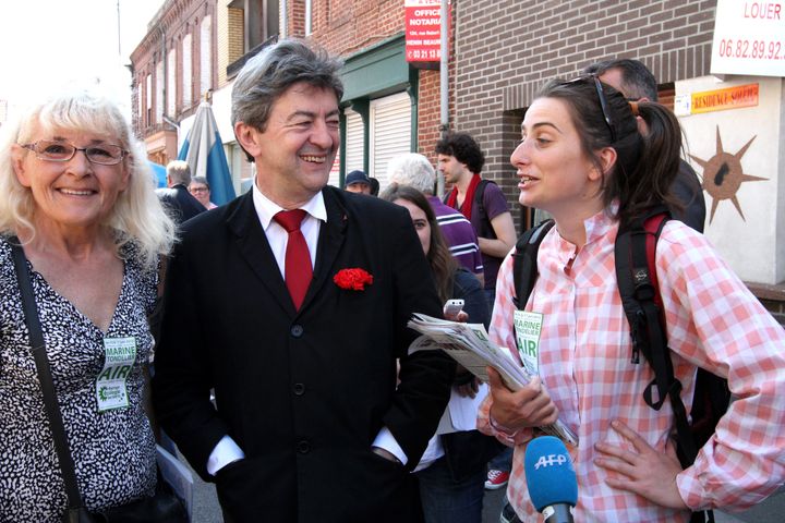 Jean-Luc Mélenchon et la jeune écologiste Marine Tondelier, le 25 mai 2012 à Hénin-Beaumont (Pas-de-Calais). (MAXPPP)