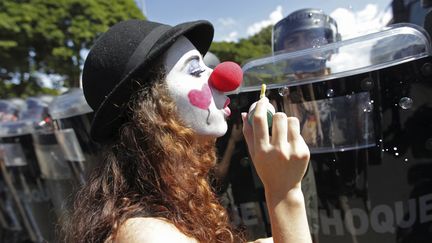 Au c&oelig;ur de ce mouvement social urbain, d'ampleur nationale, des milliers d'&eacute;tudiants... (UESLEI MARCELINO / REUTERS)