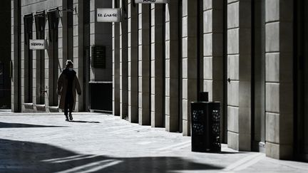 Dans une rue de Bordeaux, le 5 novembre 2020 (photo d'illustration). (PHILIPPE LOPEZ / AFP)