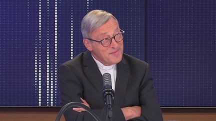 Monseigneur Patrick Chauvet, le recteur-archiprêtre de la cathédrale Notre-Dame de Paris était l'invité du "8h30 franceinfo", vendredi 13 août 2021. (FRANCEINFO / RADIOFRANCE)