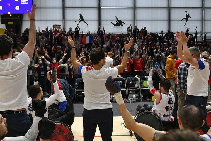 Les Français ont célébré cette victoire contre l'Allemagne avec leur public, vendredi. (D-Echelard 32)