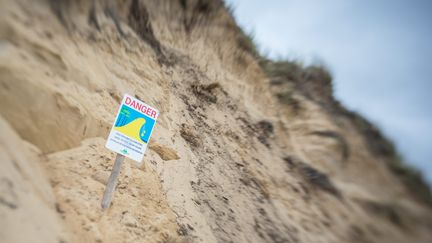 L'érosion des dunes sur une plage de l'Île-d'Oleron (Charente-Maritime).
 (NICOLAS KOVARIK / MAXPPP)