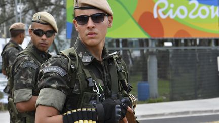 En marge de la cérémonie d'ouverture, deux personnes sont mortes malgré l'imposant dispositif des forces de l'ordre. (YURI CORTEZ / AFP)