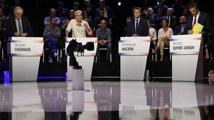 Plusieurs candidats à la présidentielle, le 4 avril 2017,&nbsp;à La Plaine-Saint-Denis (Seine-Saint-Denis), lors du "Grand Débat". (LIONEL BONAVENTURE / POOL)