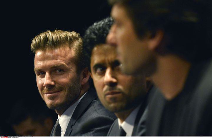 David Beckham (&agrave; gauche) aux c&ocirc;t&eacute;s de Nasser Al-Khela&iuml;fi, pr&eacute;sident du PSG, et Leonardo, le directeur sportif, le 31 janvier 2013, au Parc des Princes.&nbsp; (BENJAMIN GIRETTE / AP / SIPA)