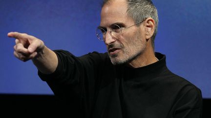 Le fondateur d'Apple, Steve Jobs, lors d'une pr&eacute;sentation le 8 avril 2010 &agrave; Cupertino.&nbsp; (JUSTIN SULLIVAN / GETTY IMAGES / AFP)