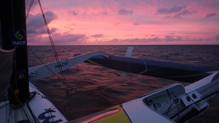 &nbsp; (Coucher de soleil sur Macif en tête de course © @François Gabart/ Macif/ TJV2015)