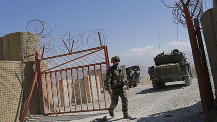 Les soldats fran&ccedil;ais ont quitt&eacute; d&eacute;finitivement le district de Surobi en Afghanistan, le 31 juillet 2012.&nbsp; (ALEXANDER KLEIN / AFP)