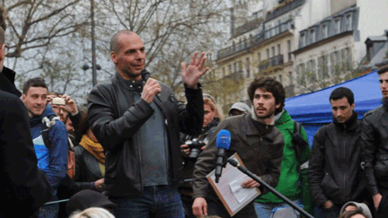 &nbsp; (Yanis Varoufakis, ancien ministre grec place de la République à Paris © RADIO FRANCE/ Nathanaël Charbonnier)