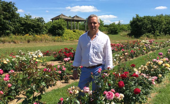 Arnaud Delbard. Chez Delbard, on produit des fruitiers et des rosiers. (ISABELLE MORAND / RADIO FRANCE / FRANCE INFO)