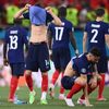 Les&nbsp;joueurs français réagissent après leur élimination face à la Suisse, le 28 juin à Bucarest (FRANCK FIFE / AFP)