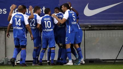 La joie des Grenoblois lors de l'ouverture du score contre le Paris FC. (PILLAUD STEPHANE / MAXPPP)