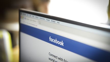 Facebook a indiqué, le 18 juillet 2018, son intention de retirer les fausses informations postées sur le réseau social et susceptibles de créer des violences de façon imminente. (JAAP ARRIENS / NURPHOTO / AFP)