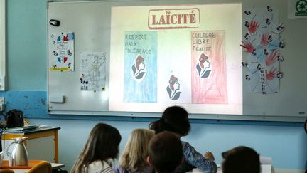 Cours sur la laïcité dans une école de Thionville (Moselle), le 24 avril 2017. (PIERRE HECKLER / MAXPPP)