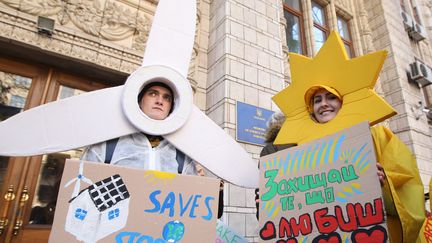 Ukraine : la grève pour le climat près du ministère de l'énergie et de l'industrie du charbon à Kiev, le 15 mars 2019.&nbsp; (STR / NURPHOTO / AFP)