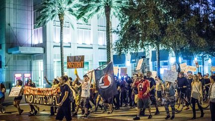 "Not my president" ("Pas mon président") peut-on lire sur cette pancarte brandie lors d'une manifestation à Miami, en Floride, le dimanche 13 novembre.&nbsp; (RMV/SHUTTERSTOCK/SIPA)