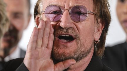 Bono, le chanteur du groupe U2, à Lyon le 9 octobre 2019 avant une conférence de financement de lutte contre le sida, la tuberculose et la malaria. (LUDOVIC MARIN/AP/SIPA / SIPA)