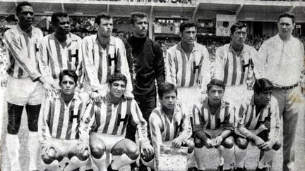 L'équipe du Honduras avant d'affronter le Salvador pour un match de football de qualification pour la Coupe du monde 1970 au stade Flor Blanca à San Salvador,&nbsp;le 26 juin 1969. (STR / AFP)