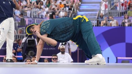 La b-girl Raygun lors de l'épreuve de breaking des Jeux olympiques de Paris, le 9 août 2024. (FRANK FRANKLIN / AP)