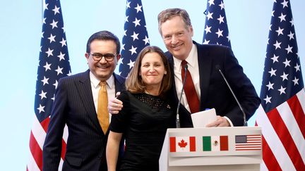 Le ministre de l'Economie mexicain,&nbsp;Ildefonso Guajardo (à g.), la ministre des Affaires étrangères canadienne,&nbsp;Chrystia Freeland, et le représentant au Commerce des Etats-Unis, Robert Lighthizer, lors d'une conférence sur l'Aléna, le 5 mars 2018, à Mexico.&nbsp; (EDGARD GARRIDO / X01998)