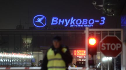 Un terminal de l'a&eacute;roport de Vnoukovo, &agrave; Moscou (Russie), le 21 octobre 2014 au matin. (MAKSIM BLINOV / RIA NOVOSTI / AFP)