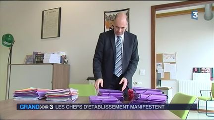 Éducation : les chefs d'établissements scolaires manifestent pour dénoncer la lourdeur administrative