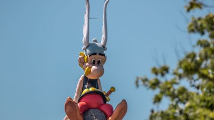 Les parcs&nbsp;d'attractions resteront fermés pendant les vacances de Noël à cause du Covid-19.&nbsp;Le parc Astérix, dans l'Oise, ne rouvrira pas avant début avril 2021. (FRED DUGIT / MAXPPP)