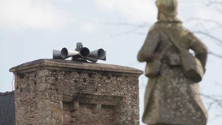 Une sirène d'alerte du&nbsp;réseau nationale d'alerte. (FRANCOIS DESTOC / MAXPPP)