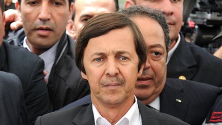 Saïd Bouteflika, frère de l'ancien président algérien, au cimetière El-Alia d'Alger, le&nbsp;19 mai 2012.&nbsp; (FAROUK BATICHE / AFP)