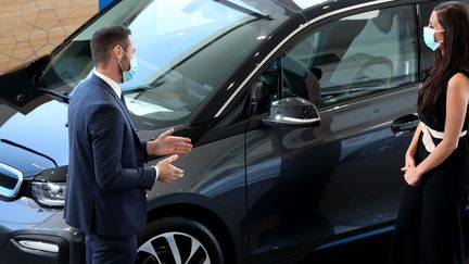 Une concession automobile à Bordeaux (Gironde). Photo d'illustration. (FABIEN COTTEREAU / MAXPPP)