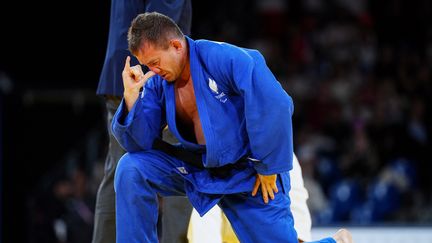 Cyril Jonard peut célébrer. Le judoka de la Haute-Vienne a remporté sa petite finale chez les -90 kg. Non-voyant et sourd, il a fait le show après avoir décroché la médaille de bronze. (DIMITAR DILKOFF / AFP)