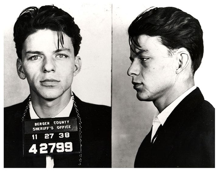 Franck Sinatra, arrêté le 1er janvier 1938, à Bergen County, dans le New Jersey. (MICHAEL OCHS ARCHIVES / MICHAEL OCHS ARCHIVES)