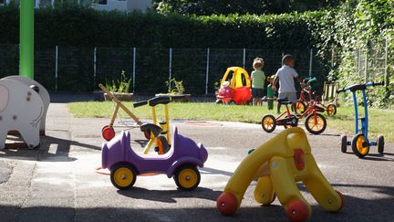 La crèche de la Croix-Rouge, à Coignières, près de Trappes, dans les Yvelines. (BENJAMIN MATHIEU / FRANCEINFO)