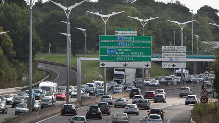 Des embouteillages sur la rocade de Bordeaux (Gironde), le 16 ao&ucirc;t 2014. (  MAXPPP)