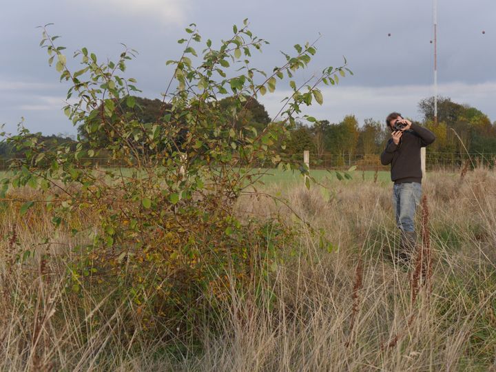 Éric Lenoir, au Flérial, son jardin expérimental dans l'Yonne. (ISABELLE MORAND / RADIO FRANCE)